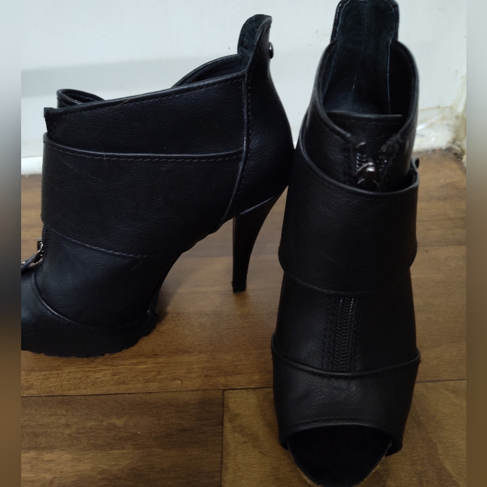Simply Vera Wang Shoes
